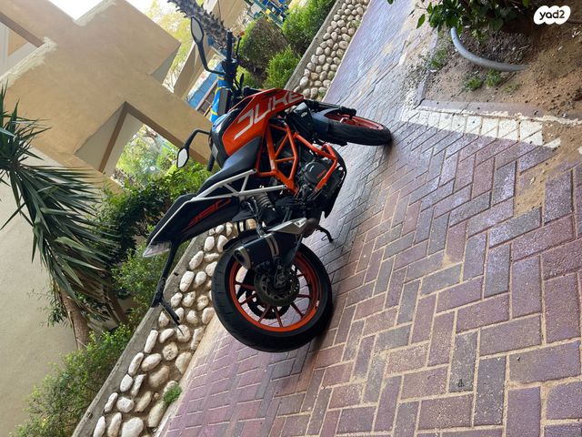 KTM Naked Duke 390