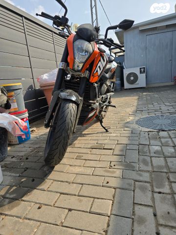 KTM Naked Duke 200