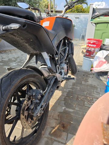 KTM Naked Duke 200