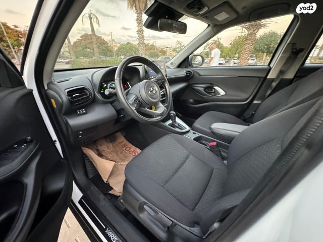 טויוטה יאריס קרוס