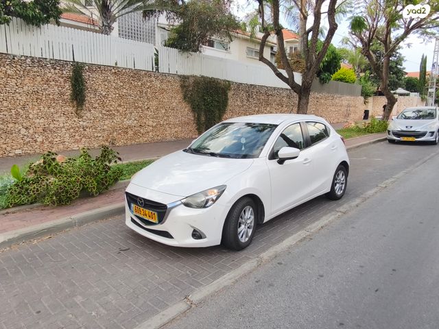 מודעת רכב מאזדה 2