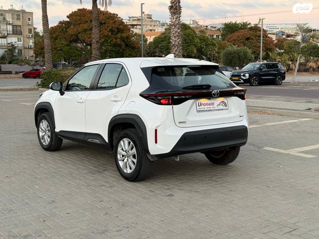 טויוטה יאריס קרוס