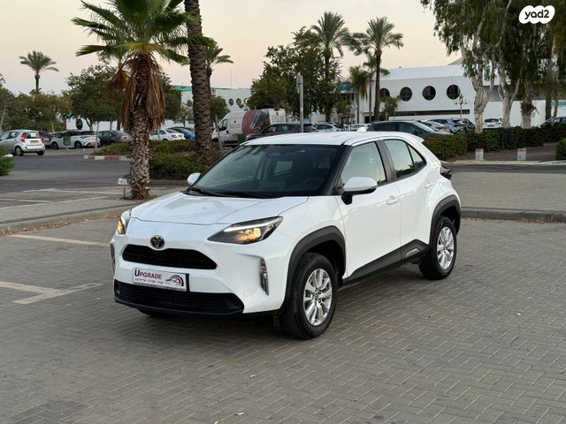 מודעת רכב טויוטה יאריס קרוס