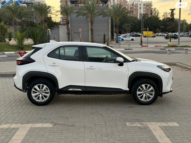 טויוטה יאריס קרוס