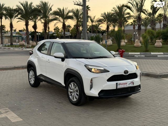 טויוטה יאריס קרוס