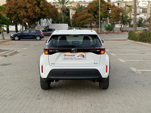 טויוטה יאריס קרוס