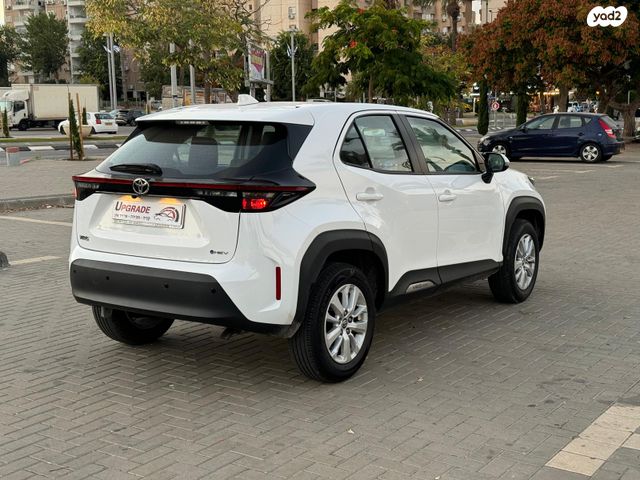 טויוטה יאריס קרוס