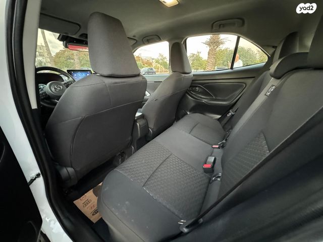 טויוטה יאריס קרוס