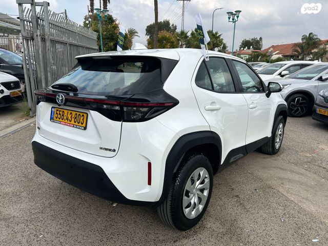 טויוטה יאריס קרוס