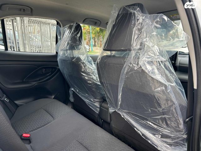 טויוטה יאריס קרוס