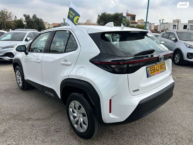 טויוטה יאריס קרוס