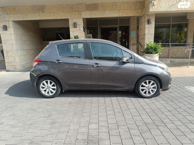 טויוטה יאריס