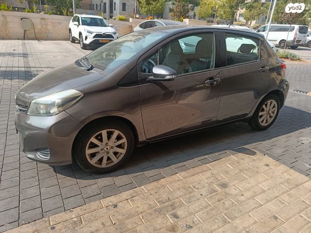 טויוטה יאריס