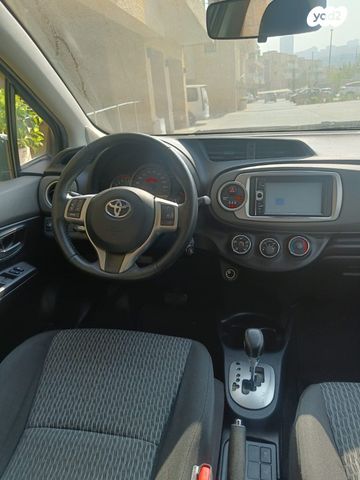 טויוטה יאריס