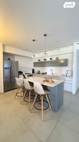 דירה, הרמן חיים קאופמן 10, אושיות, רחובות