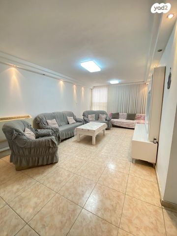 דירה, מאיר בר אילן 14, המרכז האזרחי, רמלה