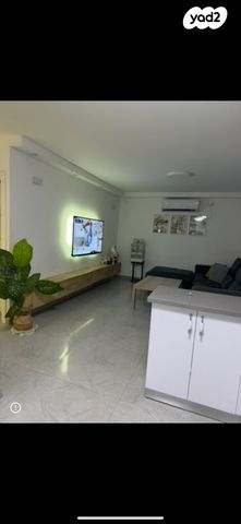 רות שפירא סמילן 17