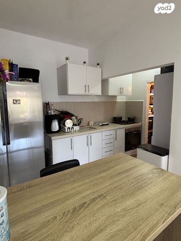 דירה, שדרות כצנלסון 18, מרכז העיר, קרית אתא