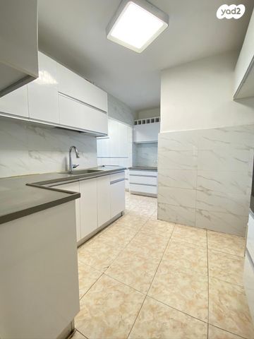 דירה, מאיר בר אילן 14, המרכז האזרחי, רמלה