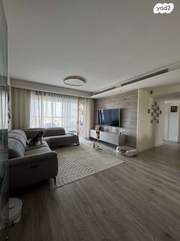 שדרות הציונות 8