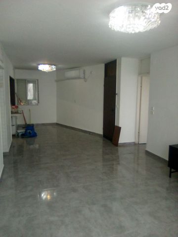 דירה, הגיבורים 8, שיכון ב, טבריה