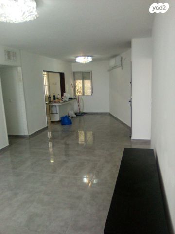 דירה, הגיבורים 8, שיכון ב, טבריה