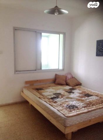 דירה, הזית 457, שכונה ותיקה - מרכז העיר, מעלות תרשיחא