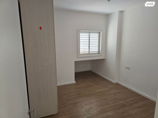 דירה, משה דיין 48, קרית הפרחים - 2005, רעננה