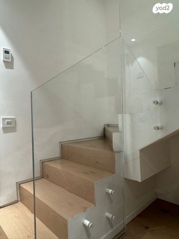 דירת גן, אחד העם 13, לב תל אביב, לב העיר צפון, תל אביב יפו