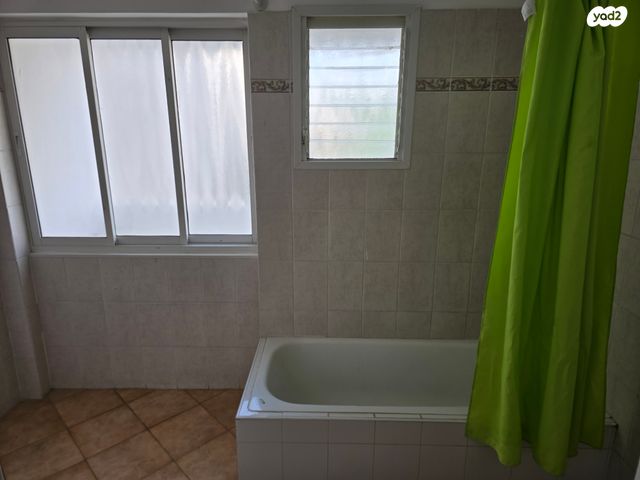 דירה, משה דיין 48, קרית הפרחים - 2005, רעננה