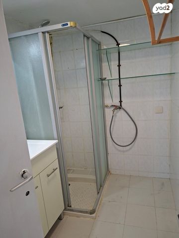 יחידת דיור, הרצפלד 1, שיכון עממי, הוד השרון