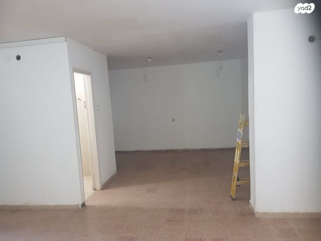 דירת גן, טרומפלדור 5, אגרובנק, חולון