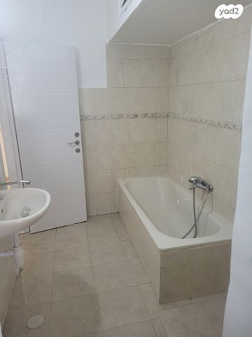 דירה, שפינוזה 16, אברמוביץ', ראשון לציון