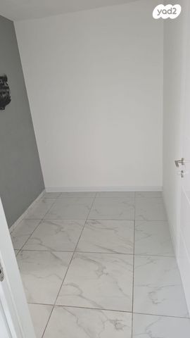 יחידת דיור, חנה סנש 2, יצחק שדה, אזור