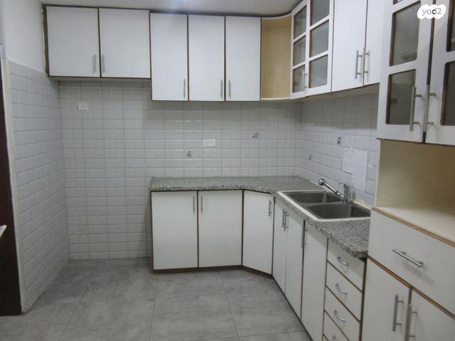 דירה, הגיבורים 12, שיכון ב, טבריה