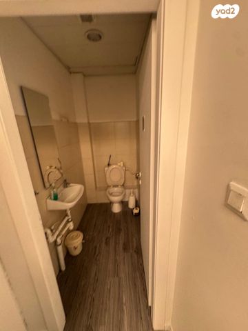 חנויות/ שטח מסחרי, דרך זאב ז'בוטינסקי 35, תל בנימין, רמת גן