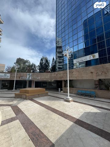 חנויות/ שטח מסחרי, דרך זאב ז'בוטינסקי 35, תל בנימין, רמת גן