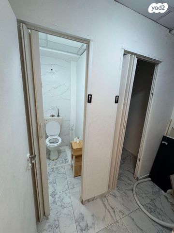 חנויות/ שטח מסחרי, דרך זאב ז'בוטינסקי 35, תל בנימין, רמת גן