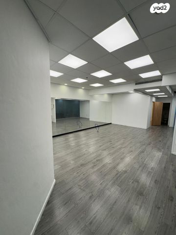 חנויות/ שטח מסחרי, דרך זאב ז'בוטינסקי 35, תל בנימין, רמת גן