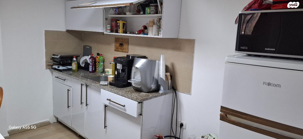 מחסנים, דרך הזית 27, בן שמן