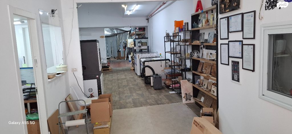 מחסנים, דרך הזית 27, בן שמן