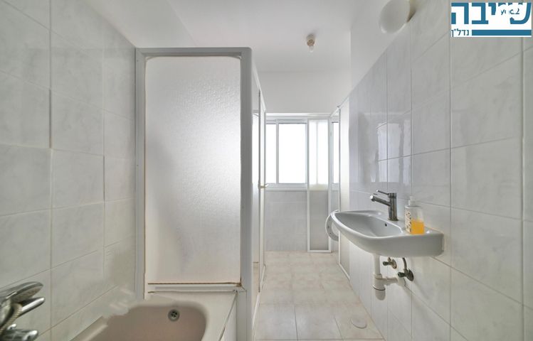 דירה, רחל הרשנזון, שעריים, רחובות