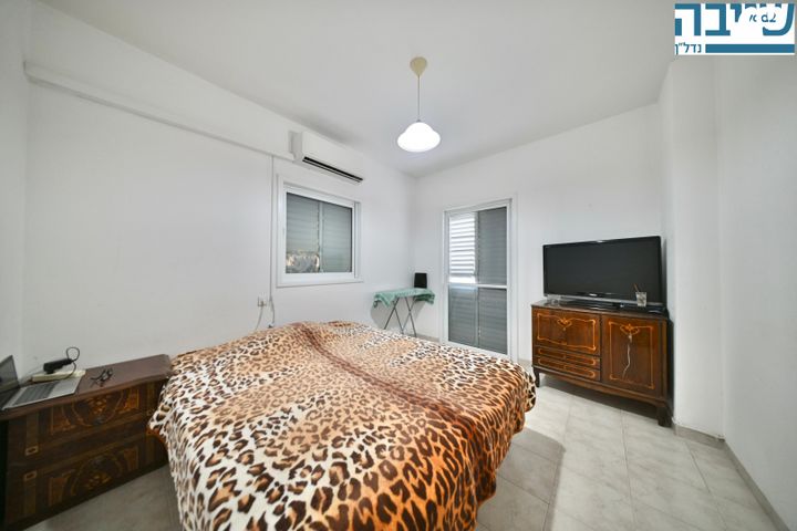 דירה, רחל הרשנזון, שעריים, רחובות