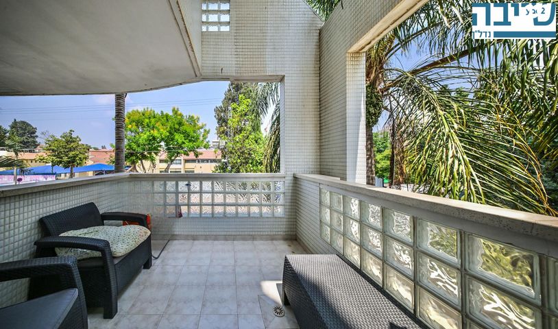 דירה, רחל הרשנזון, שעריים, רחובות