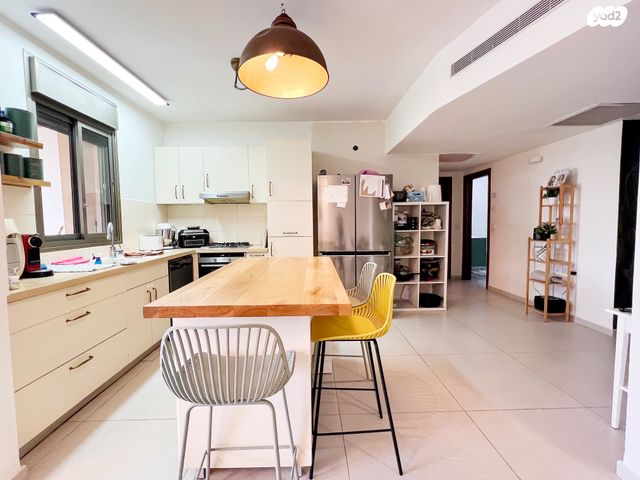 דירה, דן, הצבאית, כפר יונה