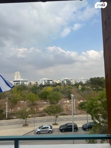 גג/ פנטהאוז, דם המכבים, הפרחים, מודיעין מכבים רעות