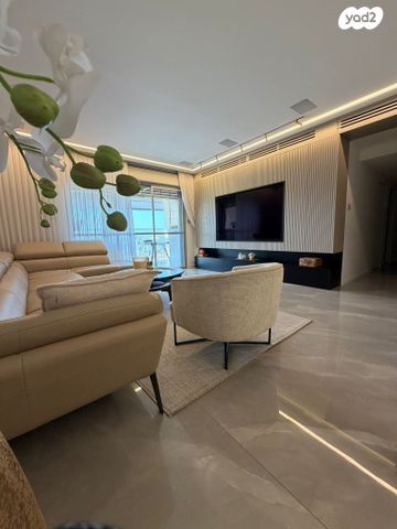 דירה, עוזי נרקיס, קרית רבין, חולון