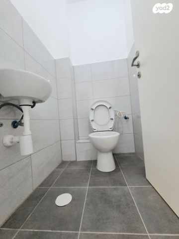 דירה, יוסף אבו, נתיבות מערב, נתיבות