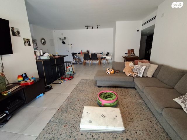 דירה, נעמי שמר, כרמי גת, קרית גת