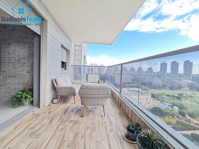 דירה, דוד רזניק 7, גלי הים, נתניה